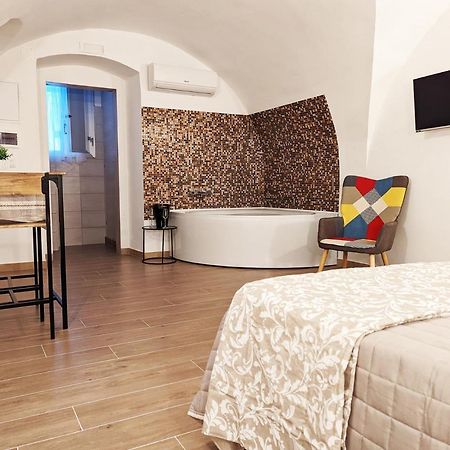 Dama Suite Love & Private Jacuzzi Bari Exterior photo