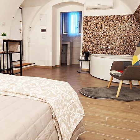 Dama Suite Love & Private Jacuzzi Bari Exterior photo
