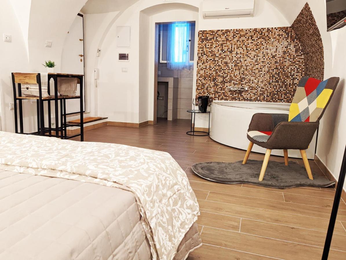 Dama Suite Love & Private Jacuzzi Bari Exterior photo